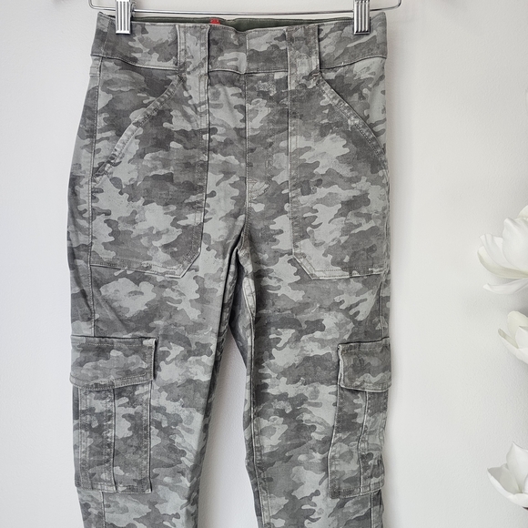 Spanx Stretch Twill Ankle Cargo Pant - Picture 4 of 7